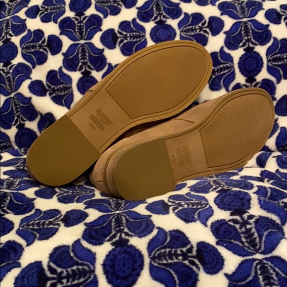 NWT and NWOT TOMS Size 8.5. SOLD SEPARATELY…please specify which pair! - Picture 8 of 13